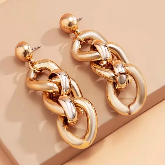 Gold Geometric Chain Drop Earrings - Picture 4 of 6
